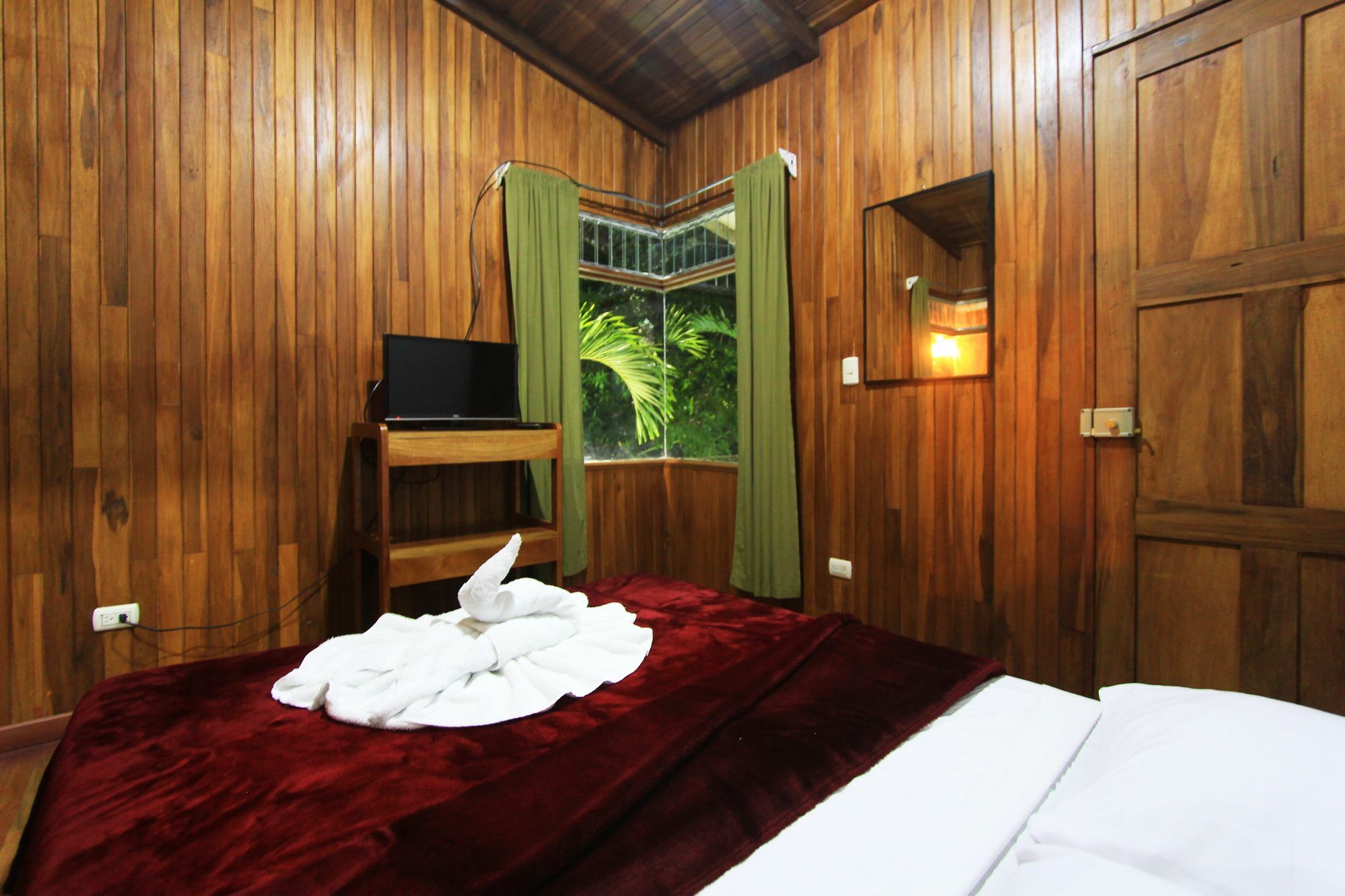 Santa Elena Hostel Resort Monteverde Eksteriør billede